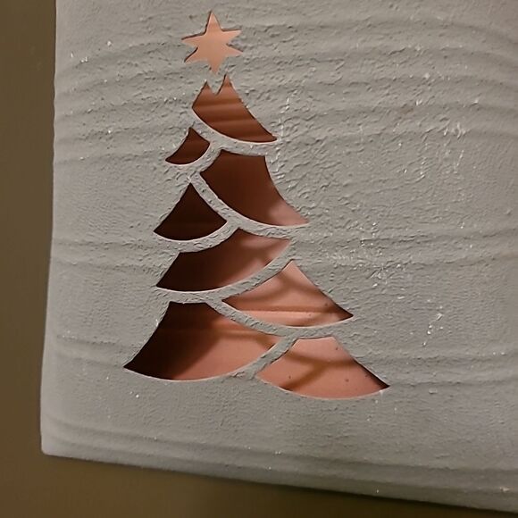 Metal Cutout Half Bucket - Picture 2 of 5